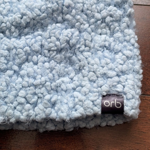 Orb Toque and Mitten Set - Picture 2 of 5